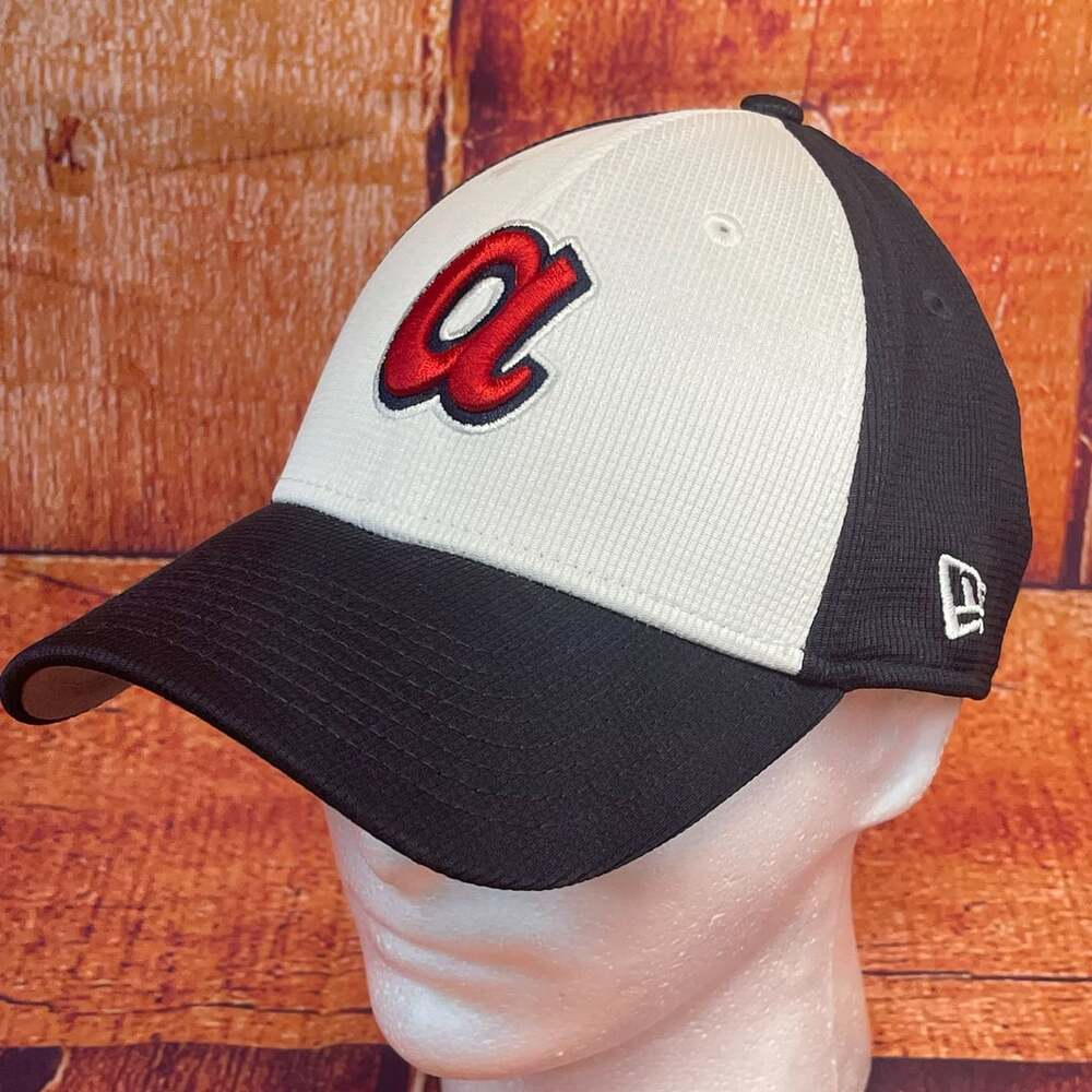 Atlanta Braves New Era White/Black 39THIRTY Batting Practice Hat Med/L